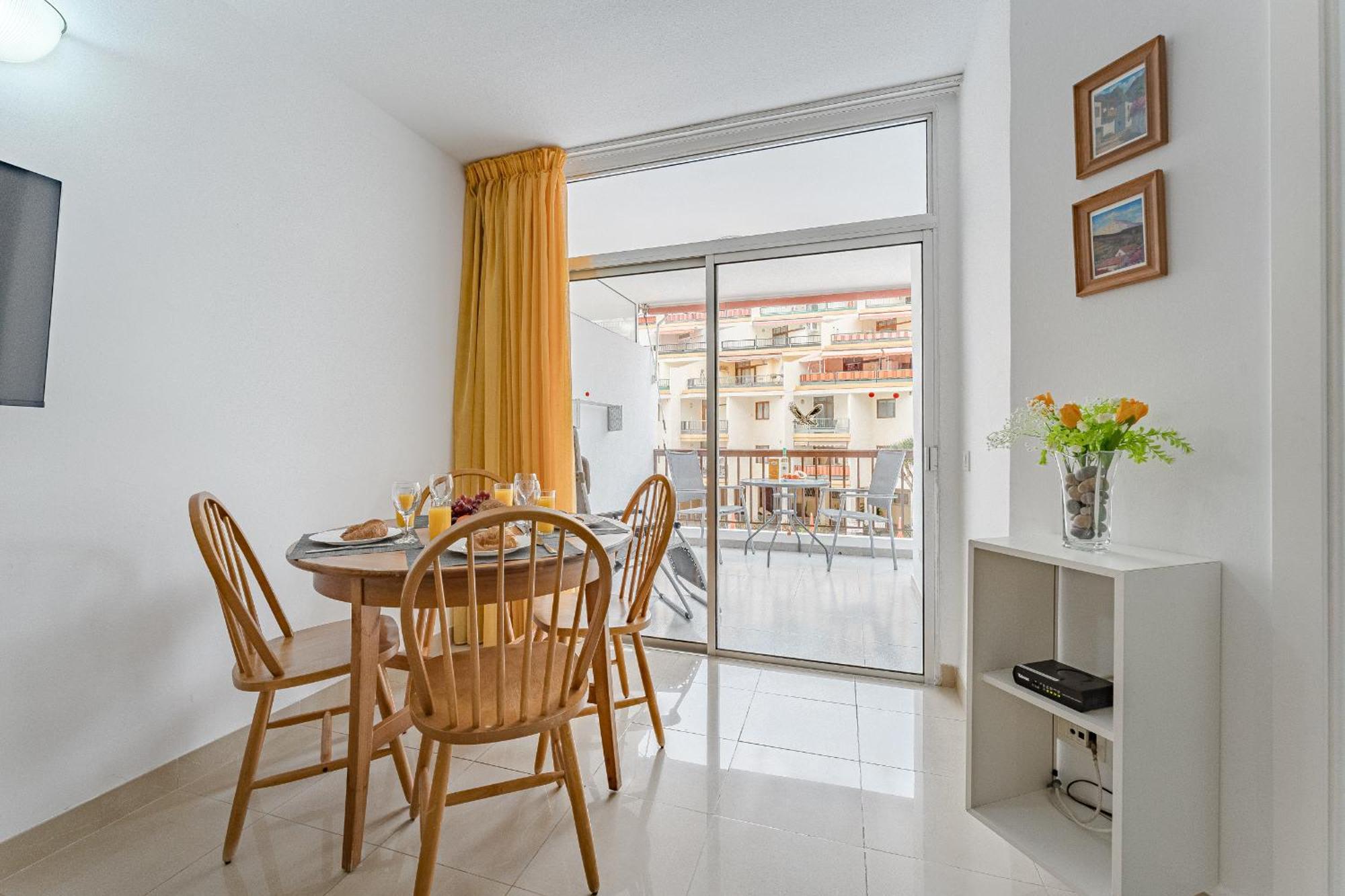 Just 2Min To Beach Loscristianos Apartment Los Cristianos  Exterior photo